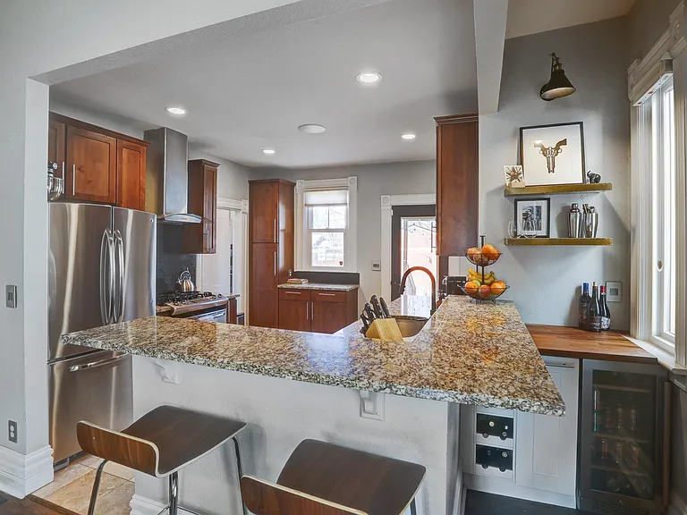 145 S Corona St — Photo 9