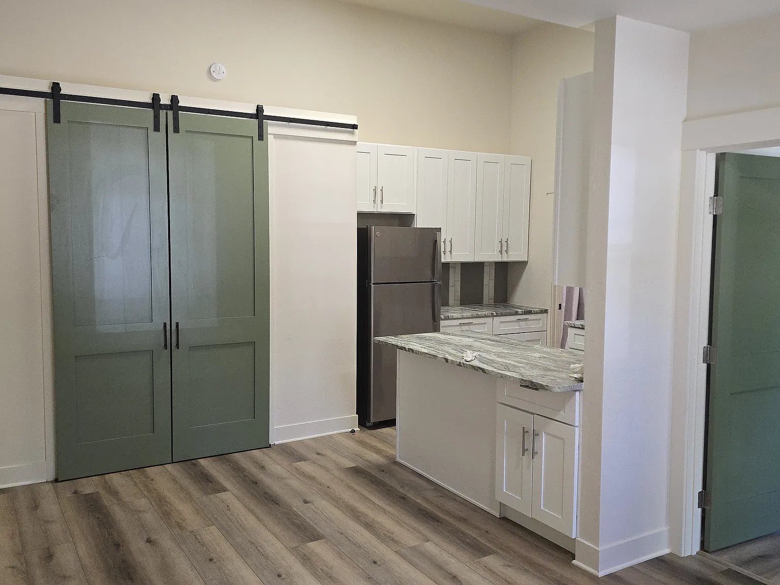 1 bed, 500 sqft, $1,050 — Photo 2