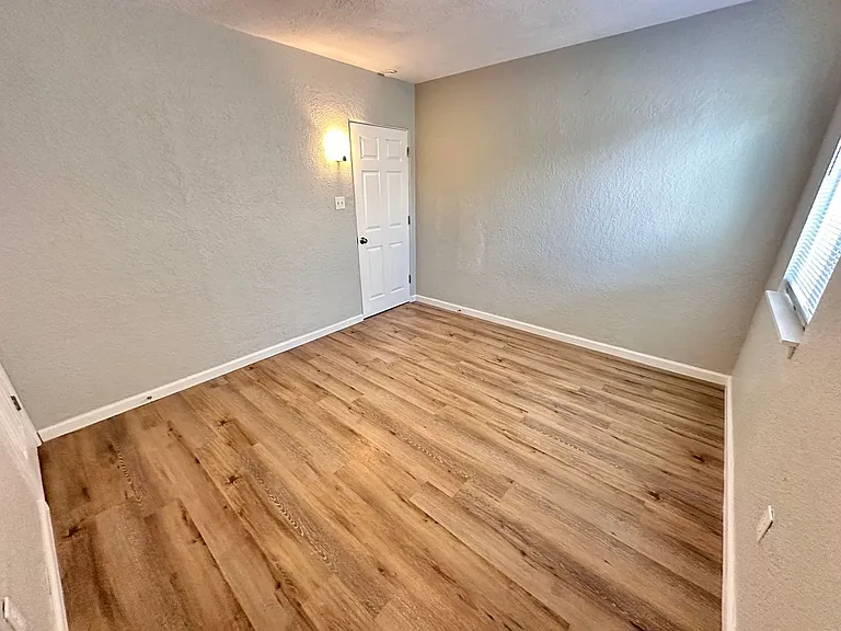 2120 La Veta Dr NE — Photo 35