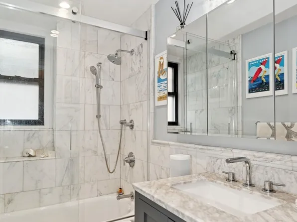 211 East 35th Street 4D image 5 of 6