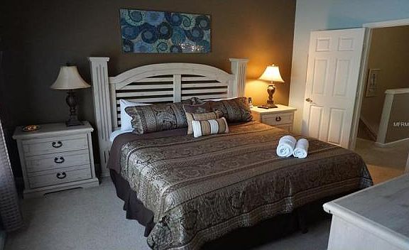 Home For Sale In Windsor Palms
