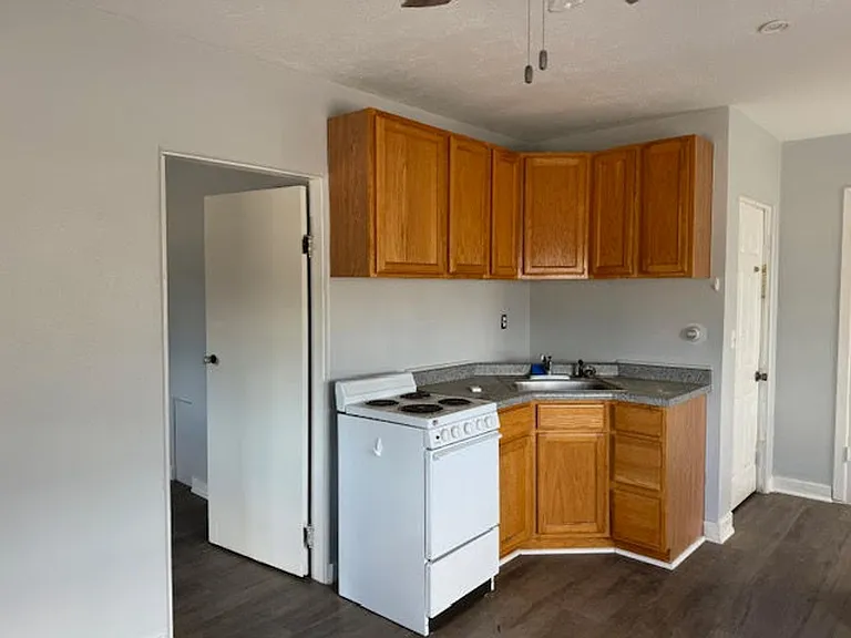 102 N Main Ave — Photo 5