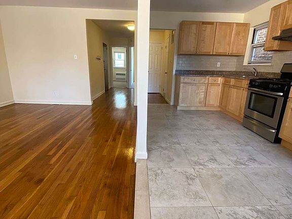 4th image of 25-25 43rd St #2X