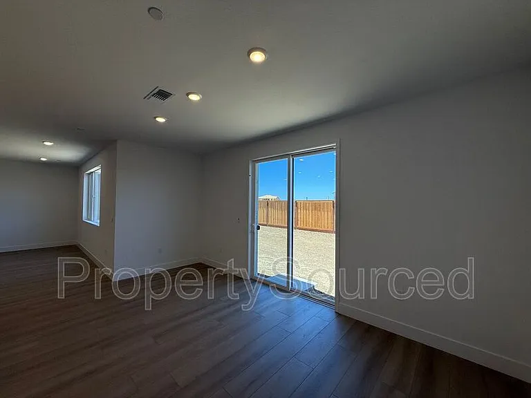 1336 N Martorella Ave — Photo 16