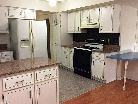 4th image of 220 N Park Dr