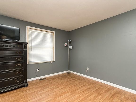 4th image of 1203 McLean Ct
