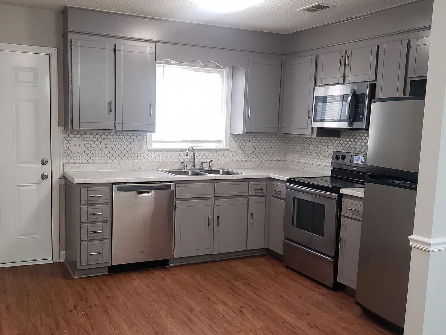 Adorable 3 Bedroom Home in Hemby Bridge! — Photo 2
