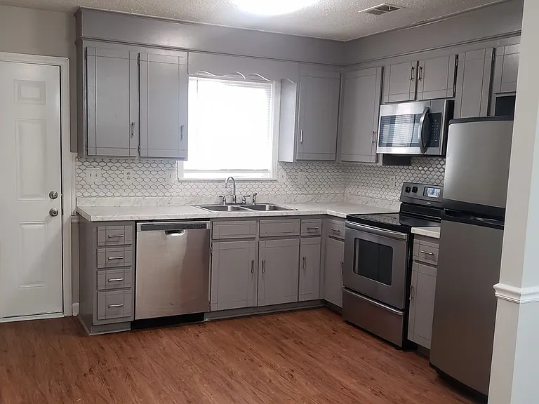 8111 Marcus Ln — Photo 2