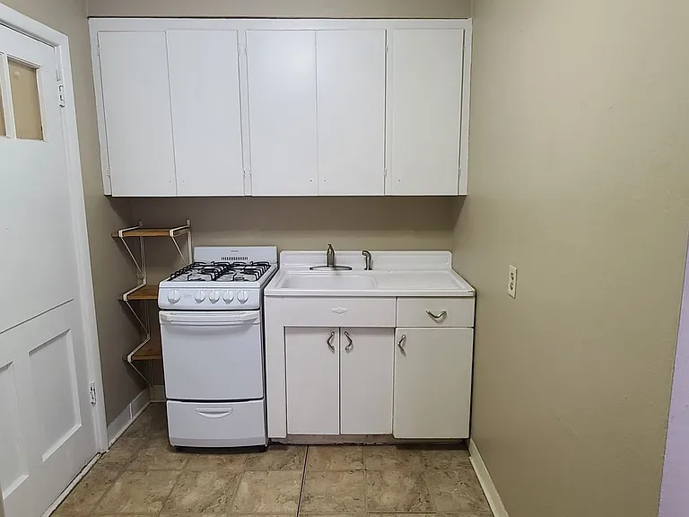 476 Herschel St. — Photo 10