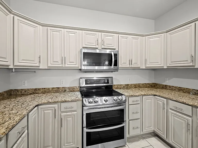 1514 NE Young Ave — Photo 12