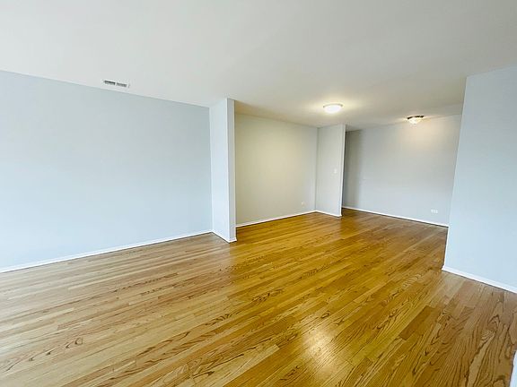 3rd image of 2333 W Lunt Ave APT 504