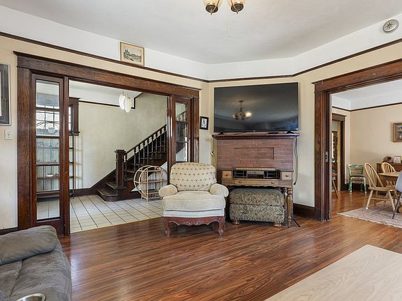 5th image of 976 S 5th St