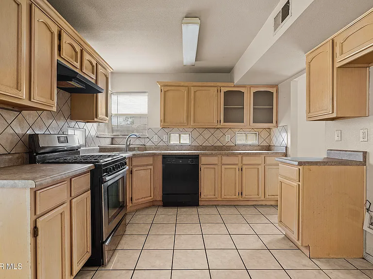 7481 Umbria Dr — Photo 28