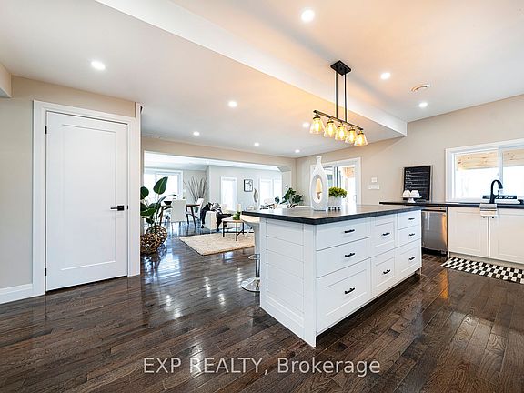 3rd image of 549 Lake Dr E