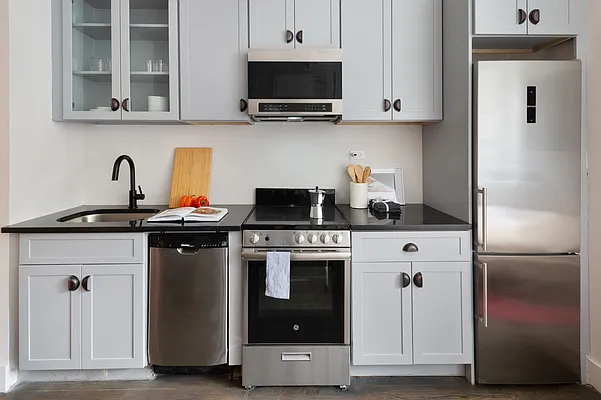 Rented by Roomors Living Inc | media 16