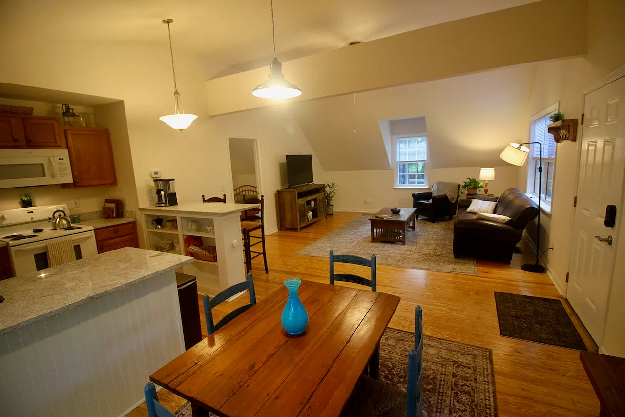 1 bed, 800 sqft, $1,600 — Photo 3