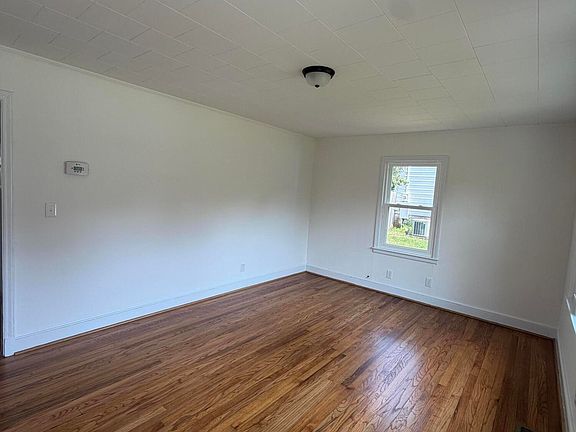 5th image of 611 E Finch St