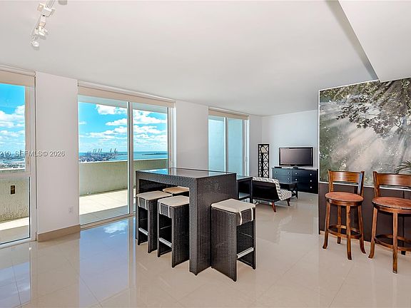 2nd image of 253 NE 2nd St APT 3105