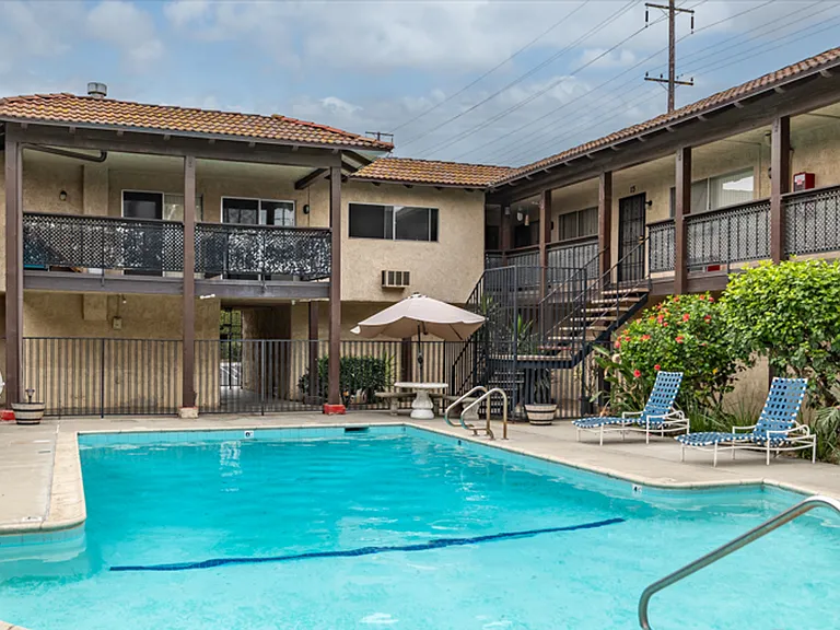 Glencrest Apartments — Photo 1