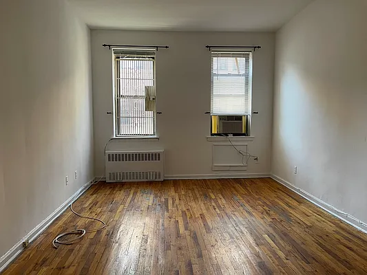 Rented by Eric Goodman Realty Corp | media 8