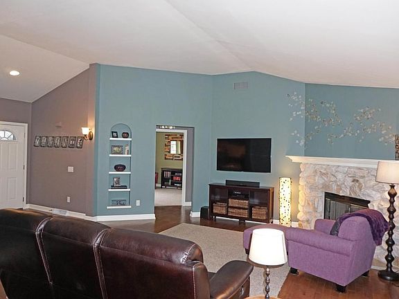 4th image of N53W14467 Aberdeen Dr