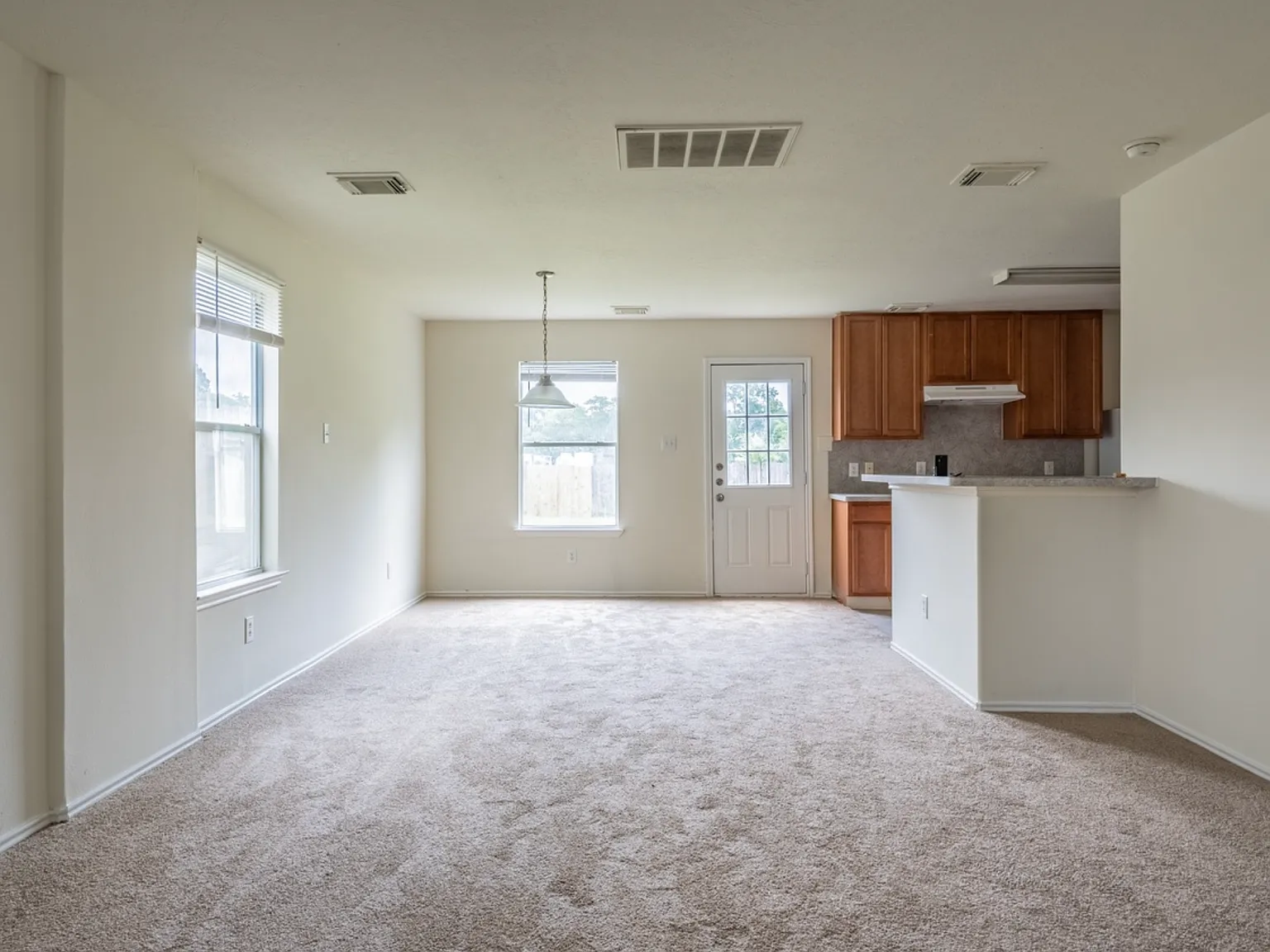3 bed, 1608 sqft, $2,250 — Photo 3