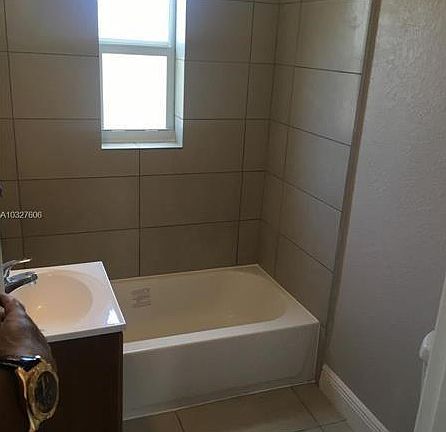 2nd image of 2311 NW 15th St #2