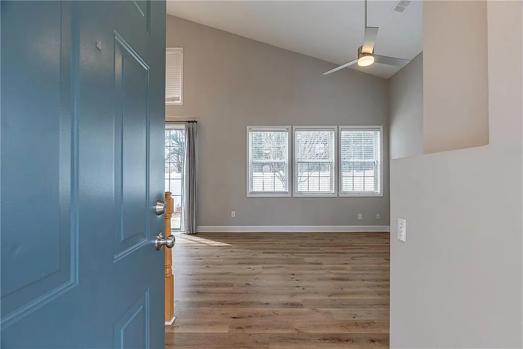 2 bed, 2.5 bath, 1322 sqft, $2,350 — Photo 3