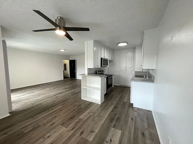 20317 Saticoy St — Photo 10