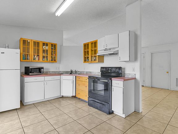 3rd image of 305 Clearwater Lane