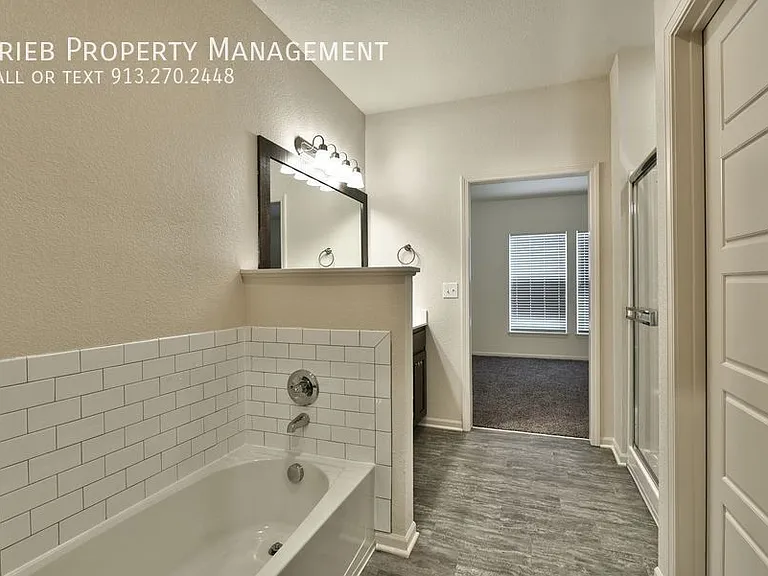 584 S Poplar St — Photo 23