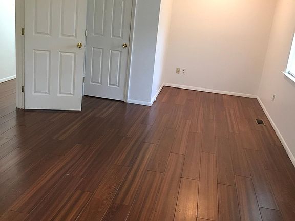 3rd image of 3170 Plaza Cir