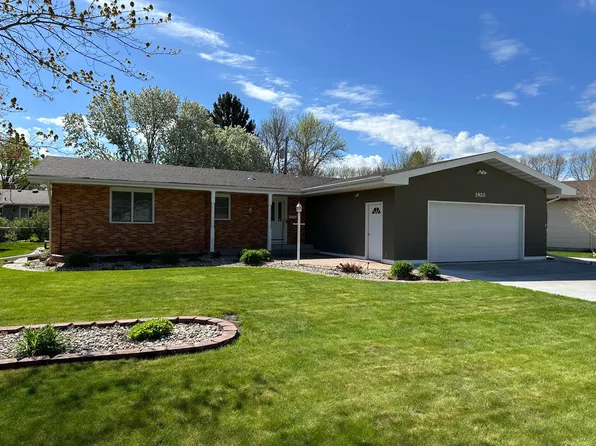 1920 McDonald Dr, Huron, SD 57350