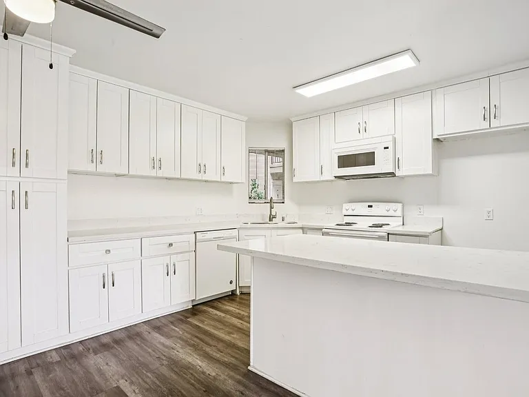 Ocean Breeze Villas — Photo 73