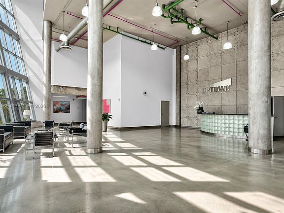 4th image of 3029 NE 188th St APT 819