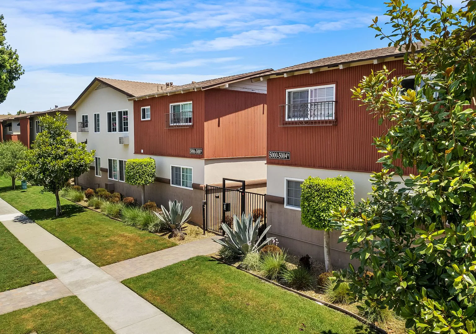 Lakewood Manor Apartment Homes — Photo 2