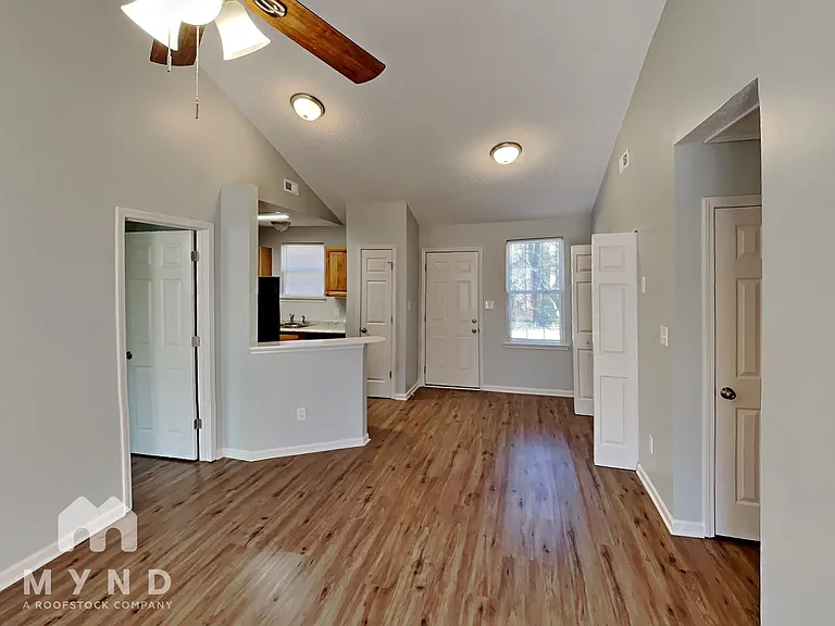 2113 Sunset Blvd — Photo 3
