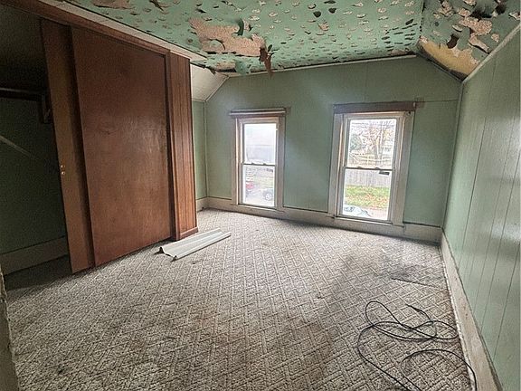 5th image of 1427 4th St NE