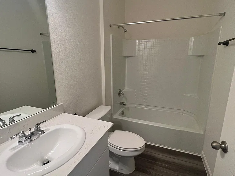 1806 Washington St — Photo 10