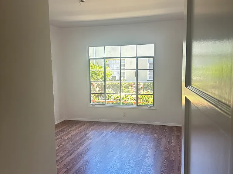 1009 N Sweetzer Ave #6 — Photo 4