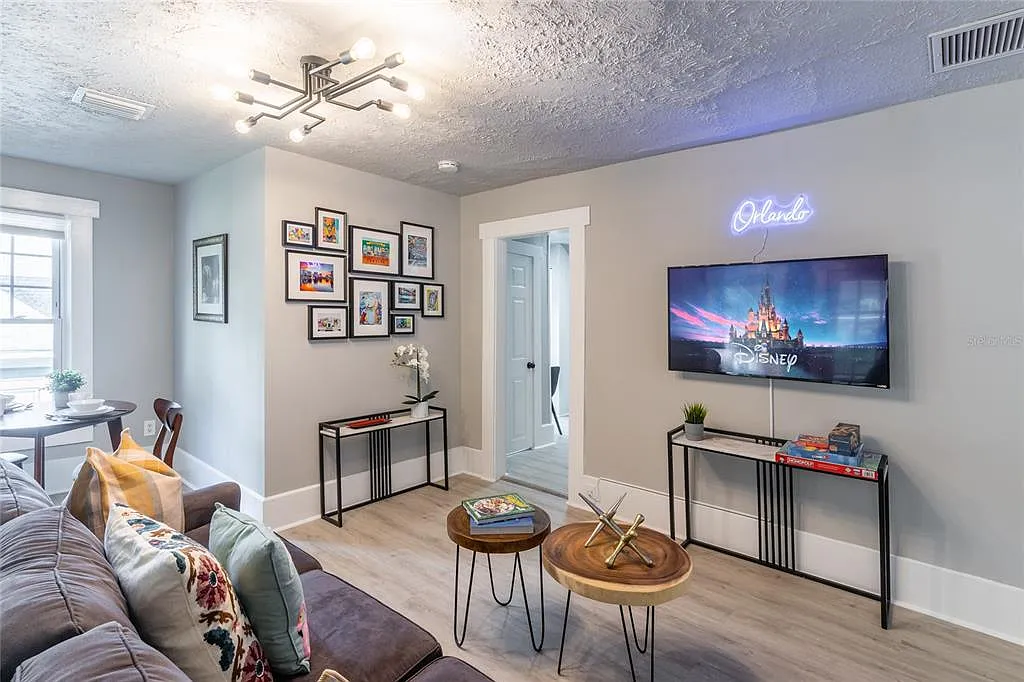 1 bed, 1.0 bath, 700 sqft, $1,900 — Photo 3