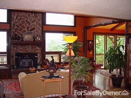 4th image of 156 Greenleaf Dr