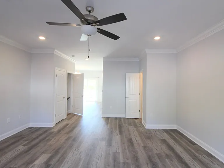 1073 Bluemoon Dr — Photo 4