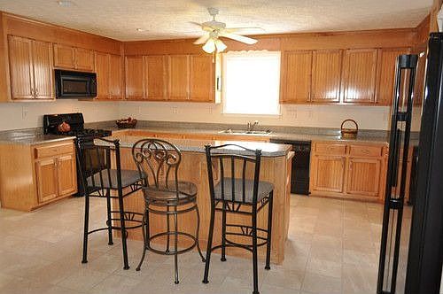 Kitchen Breakfast Bar