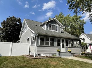 215 E Pleasant St, Portage, WI 53901