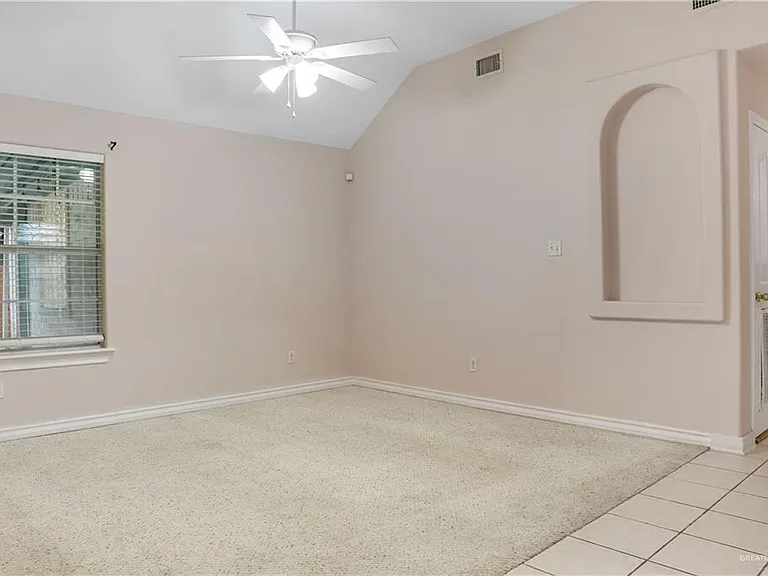 2212 Lilly Cove Dr — Photo 17