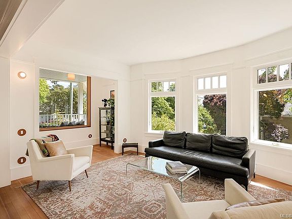 3rd image of 2654 Fernwood Rd