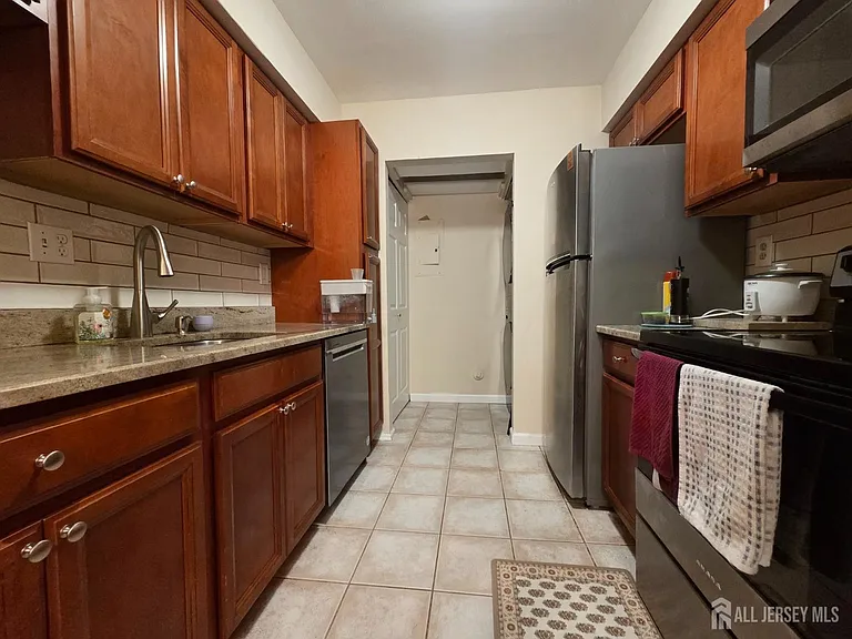 34 Almond Dr — Photo 9