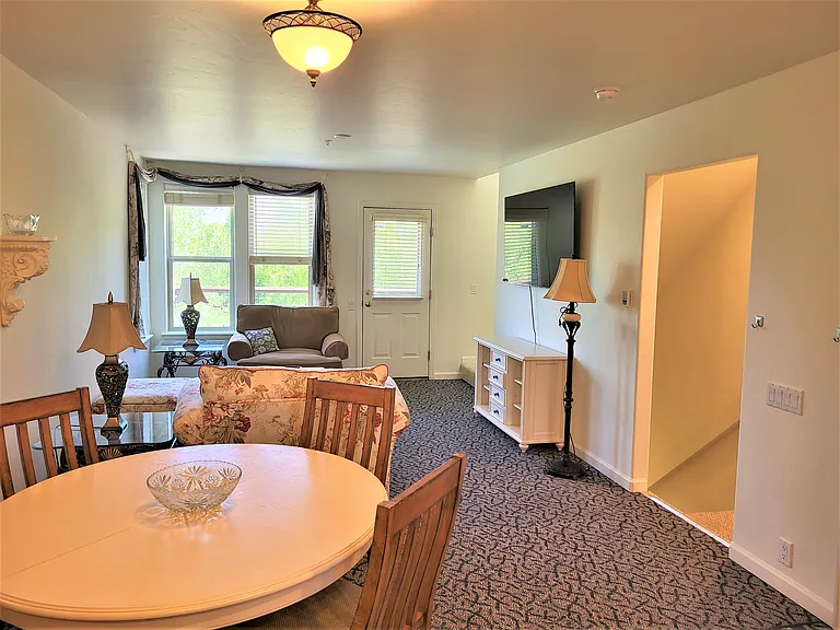 202 Lakeside Ct #202 — Photo 5