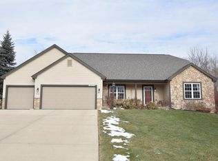N102W14136 Sunberry Rd, Germantown, WI 53022